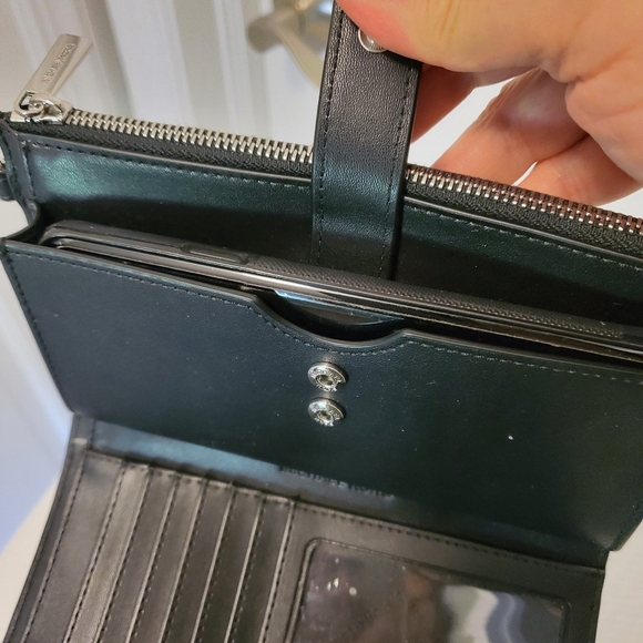 MICHAEL KORS Jet Set Double Zip Cell Phine Wallet Black & Silver - Picture 5 of 10